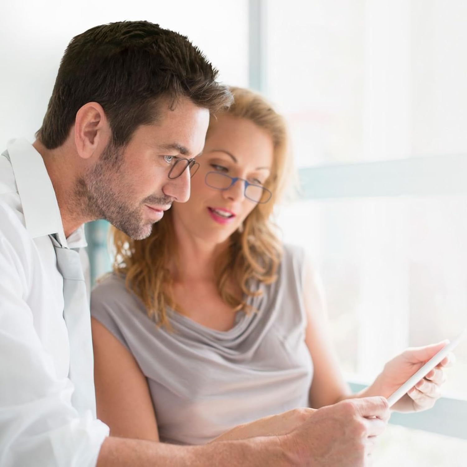 ThinOptics unisex-adult Universal Pod Case + Rectangular Reading Glasses ThinOptics unisex-adult Universal Pod Case + Rectangular Reading Glasses