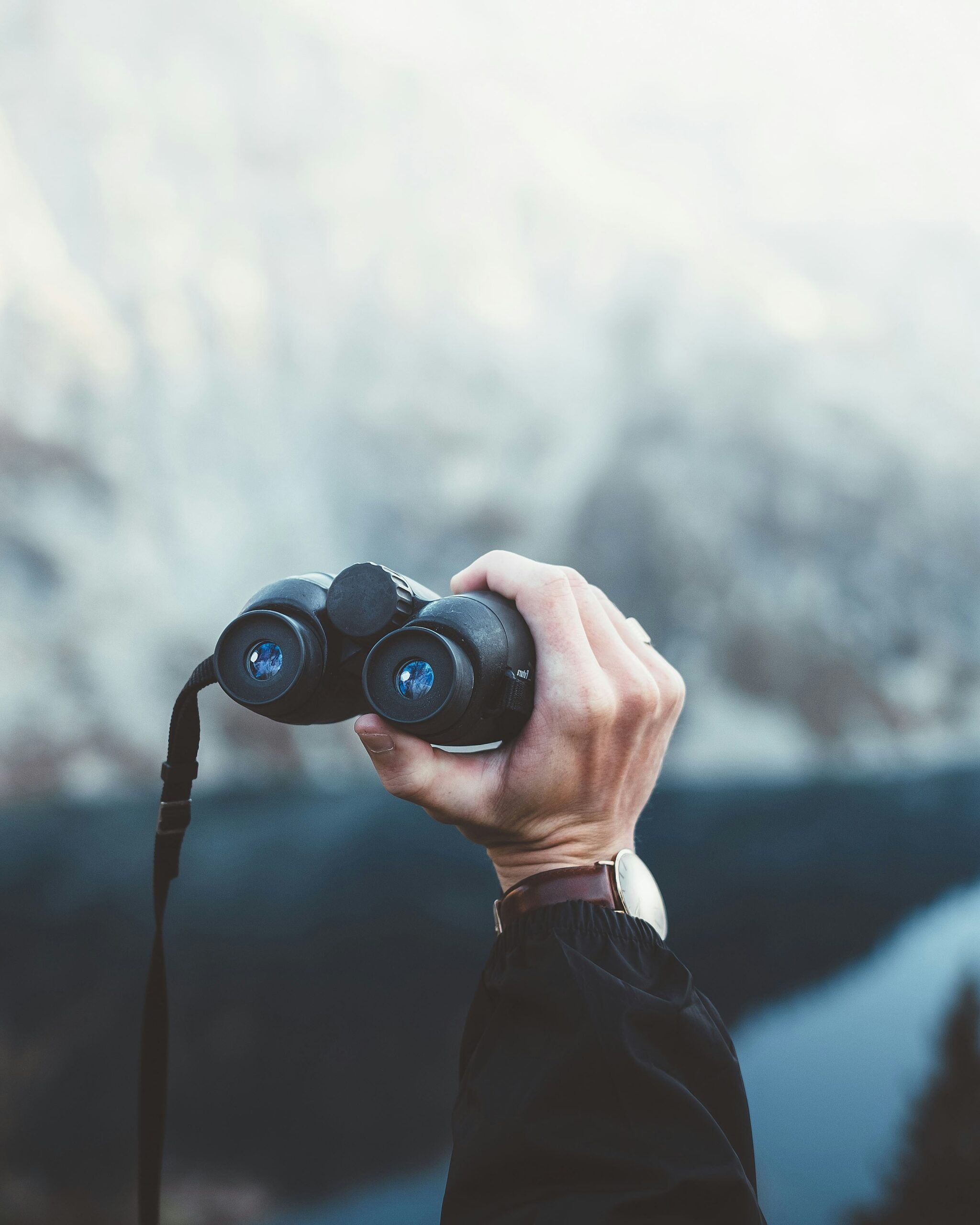 Do binoculars require batteries? Essential Facts - Expert Guide