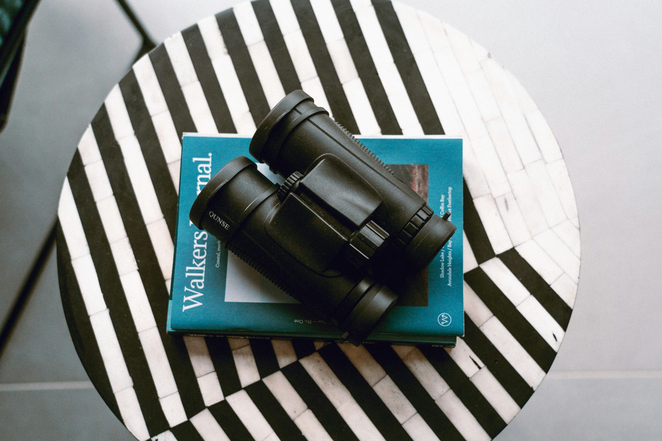 Do binoculars require batteries? Essential Facts - Expert Guide