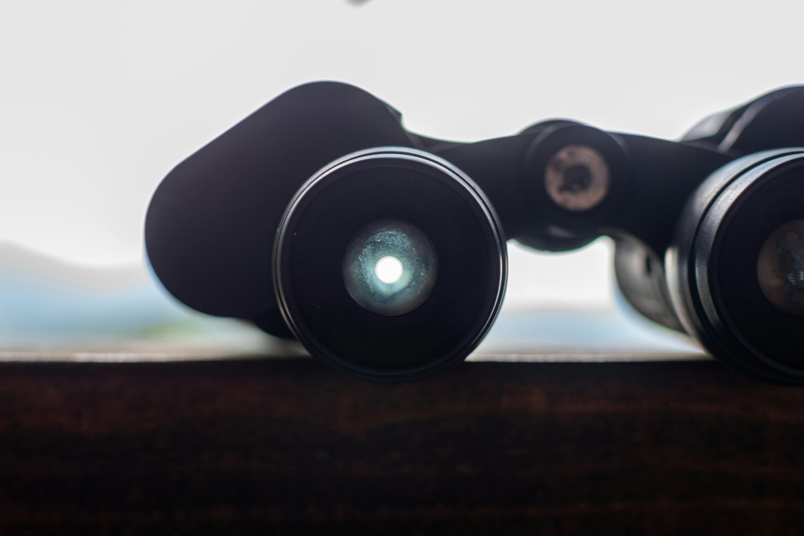 How does the focusing mechanism in binoculars work? Expert Tips